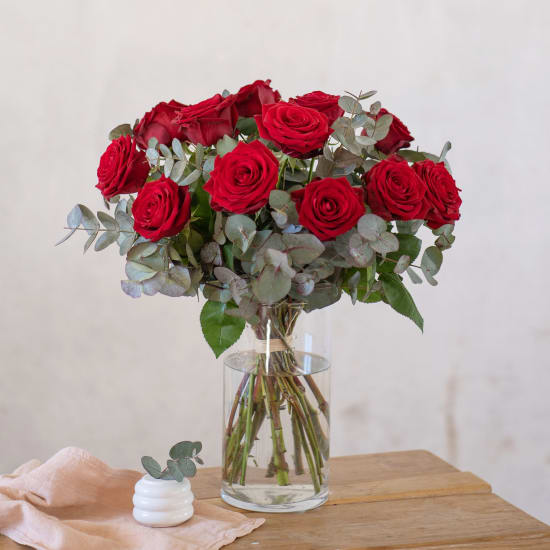 Bouquet of 12 red roses