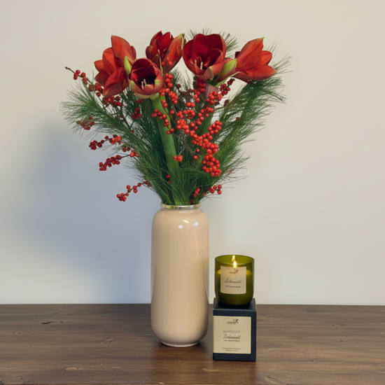 Blumenstrauß Winterliche Eleganz mit Duftkerze Zirbenwald