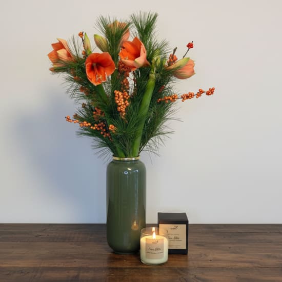 Fleurop Strauß Winter Poem mit Duftkerze Feine Blüte