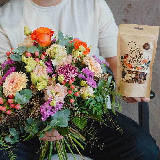 Flower bouquet «Birthday» with stoli nuts – Fleurop Edition