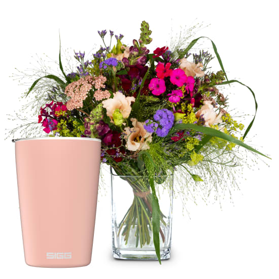 Summer meadow with SIGG travel mug NESO Cup Pure Ceram Pink 0.3L