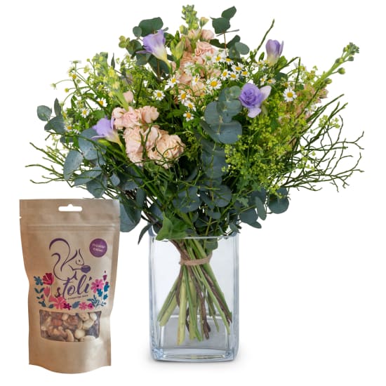 Blumenstrauss «Wiesentraum» mit stoli-Nüssen – Fleurop Edition