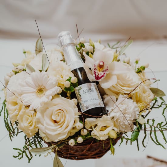 Flower arrangement «Heavenly Combination» with Prosecco Albino Armani DOC (20 cl)