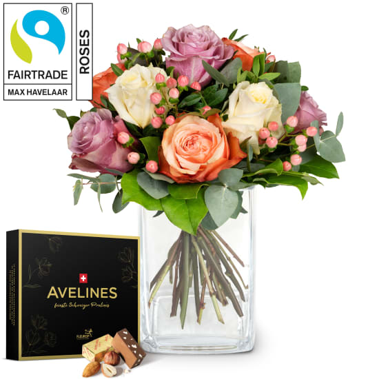 Blumenstrauss «Lovely Roses» mit Fairtrade-Rosen Max Havelaar und  Avelines Pralinés von Maestrani