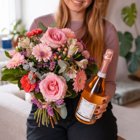 Flower bouquet «Harmony» with Fairtrade Max Havelaar Roses and Prosecco Rosé Albino Armani DOC (75 cl)