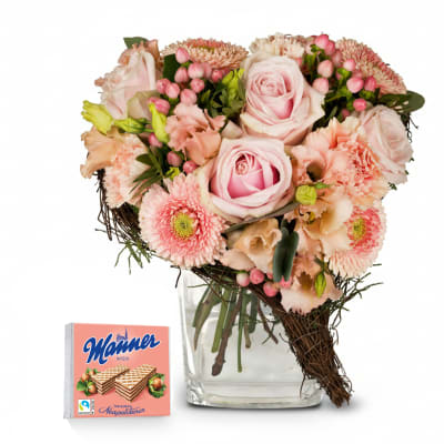 Fleurop Strauß Von Herzen mit Manner Neapolitaner Schnitten, 75g