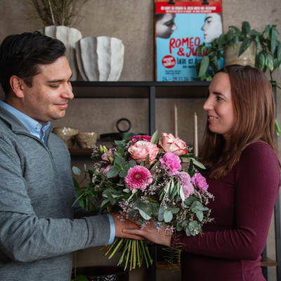Blumenstrauss «Julia» mit Gutschein CHF 100.- für das Musical «Romeo & Julia»