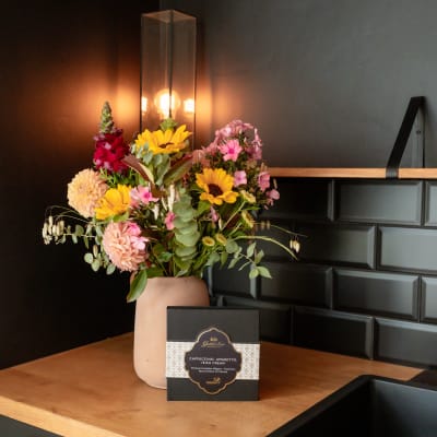 Wiesenstrauss «Summer Breeze» mit Gottlieber Hüppen «Special Edition for Fleurop»