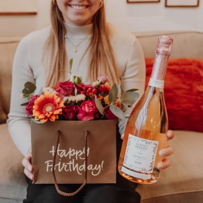 Flower bag «Happy Birthday» - in bright colors with Prosecco Rosé Albino Armani DOC (75 cl)