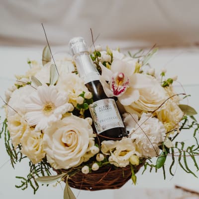 Flower arrangement «Heavenly Combination» with Prosecco Albino Armani DOC (20 cl)