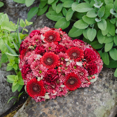Blumengesteck «Unendliche Liebe» (für den Friedhof)