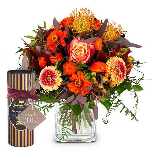 Mazzo di fiori «Spirit of Indian Summer» con mandorle Gottlieber al cacao e etichetta pendente «Good Luck»