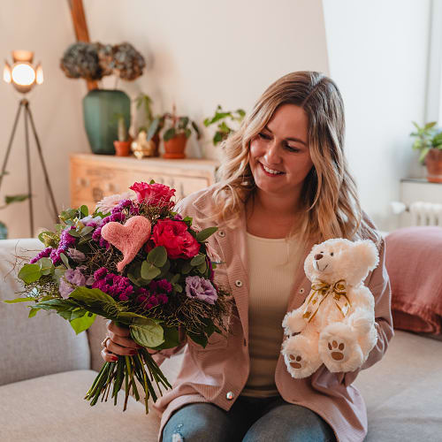 Fleurop Mazzo di fiori «Sweet Bloom» con orsetto in peluche «Bianca»