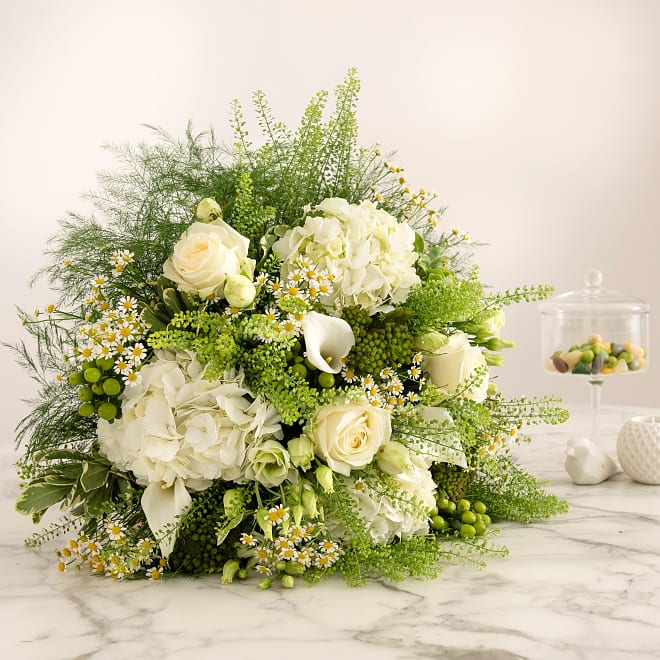 Prestigious white bouquet