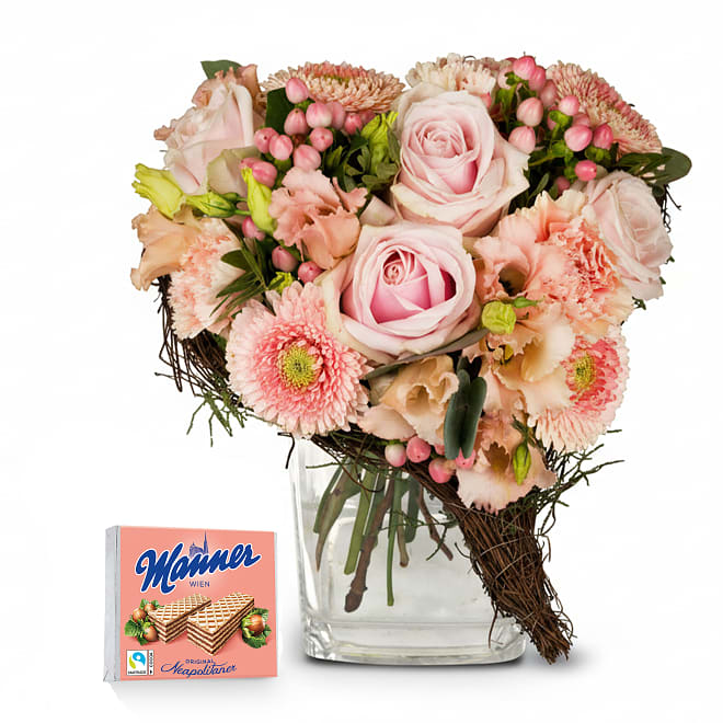 Fleurop Strauß Von Herzen mit Manner Neapolitaner Schnitten, 75g