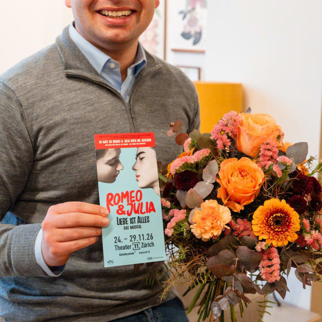 Bouquet of flowers «Romeo» with a CHF 100.- voucher for the musical «Romeo & Julia»