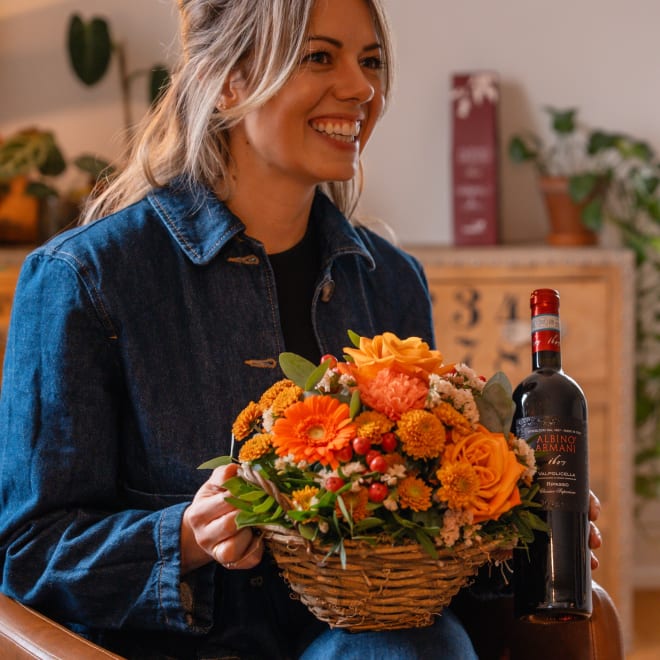 Blumengesteck «Pura Vida» mit Fairtrade-Rosen Max Havelaar und Ripasso Albino Armani DOC (75 cl)