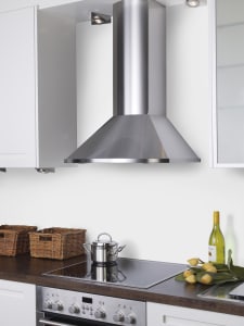 
                    Kjøkkenhette Flexit Elegant E/F 60 cm i rustfritt stål montert over koketopp