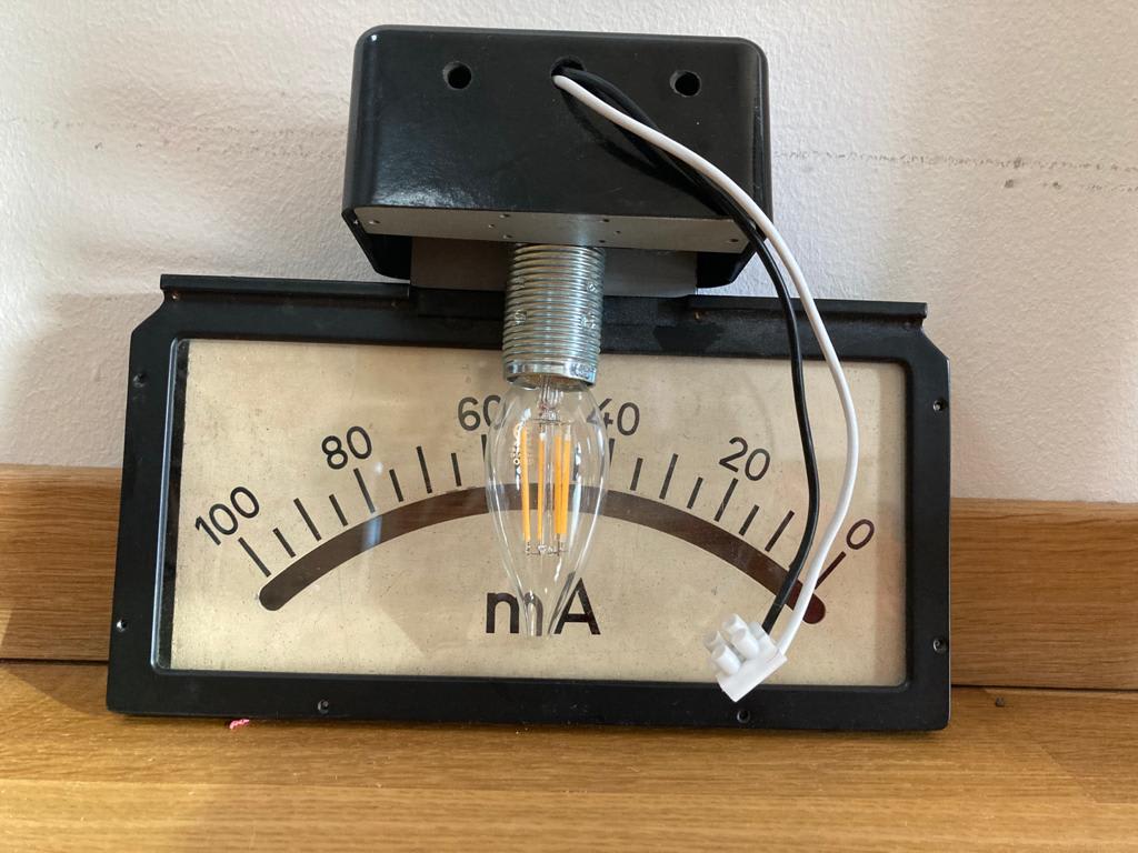 voltmeter%20CM%20wall%20back