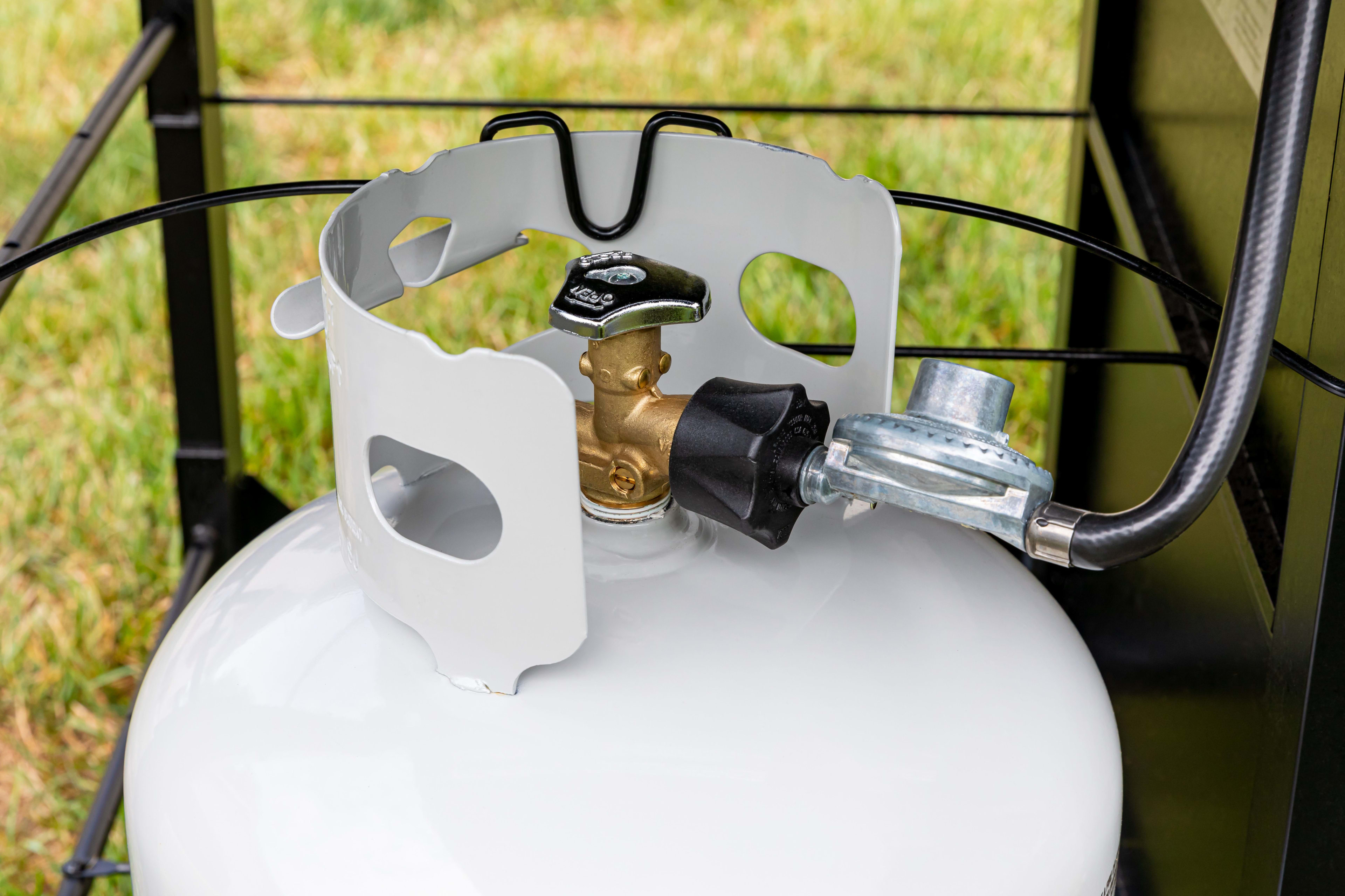 Resetting the regulator after lockout