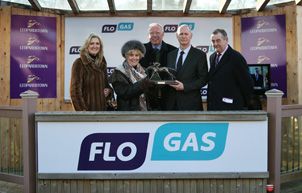 Flogas-Novice-Chase-Winner-Presentation-3042.jpg