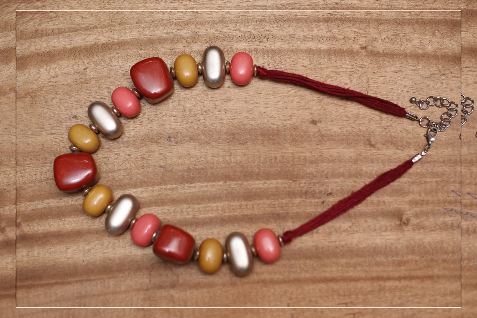 MULT COULOR BIDES NICKLESS