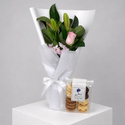 Daily Bouquet - Pink hush and biscuit crunch