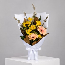 Daily Bouquet - Peach and yellow high five