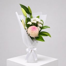 Daily Bouquet - Blush cloud and green lift