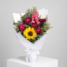 Daily Bouquet - Sunflower spotlight and pink confetti