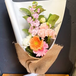 Daily Bouquet — Stock, Lisianthus & Timeless Floral Romance
