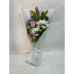 Daily Bouquet - Soft blush and cloud-white charm