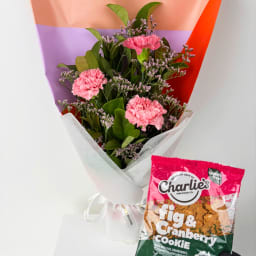 Daily Bouquet — Carnations, Misty & Fig Cookie Delight