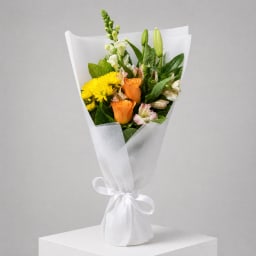 Daily Bouquet - Golden petals and peachy charm