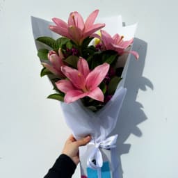 Daily Bouquet Elegant Whispers in Bloom