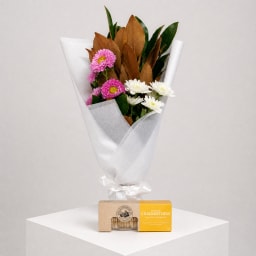 Daily Bouquet - White blooms, pink pop, savoury crunch
