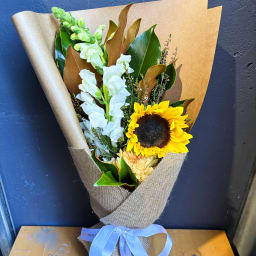 Daily Bouquet Sunlit Romance in Bloom