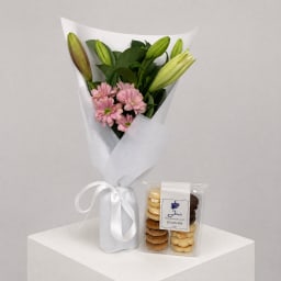 Daily Bouquet - Soft bloom and biscuit hour