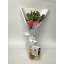 Daily Bouquet - Soft peach pop with biscuit stash