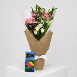 Daily Bouquet - Pink wax, soft peach, sweet finish