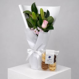 Daily Bouquet - Pink hush and biscuit crunch