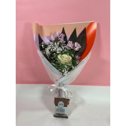 Daily Bouquet - Blush petals, bold leaves, sweet bite