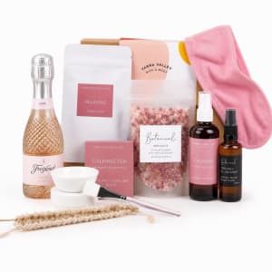 Pampering Beauty Rose Gift Hamper - Standard