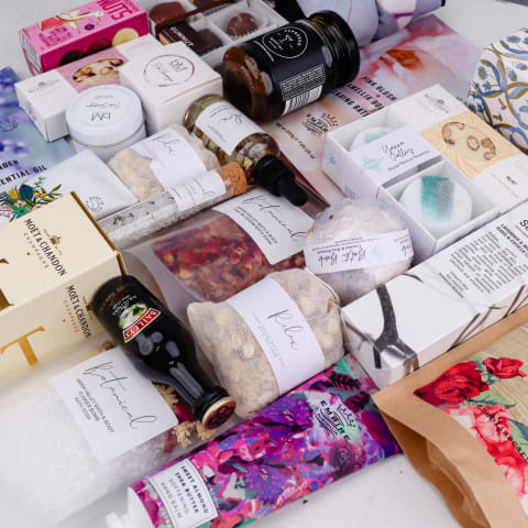 Surprise Pamper Hamper Premium Alcohol - Standard 0