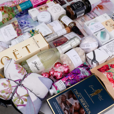 Surprise Pamper Hamper Signature Alcohol - Standard 0