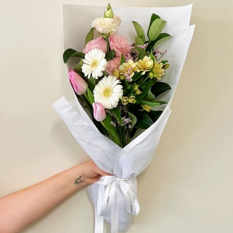 Daily Bouquet A Symphony of Grace - Standard 0