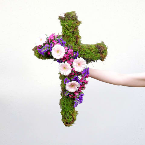Dearheart Cross Wreath - Standard 2