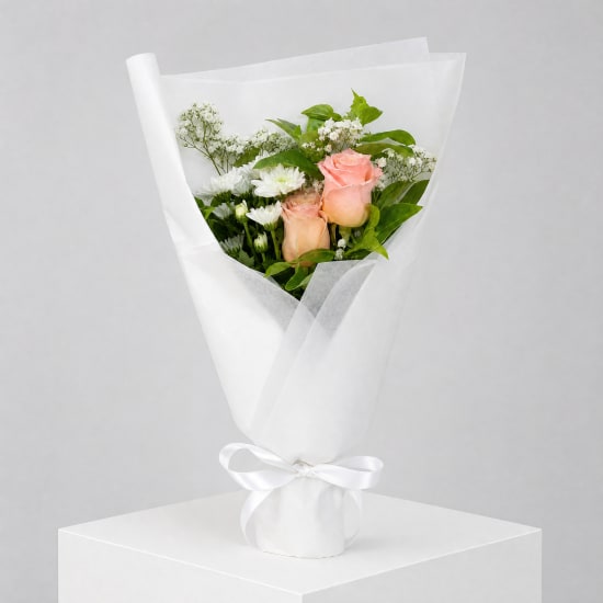 Daily Bouquet - Peach roses and cloud-white charm - Standard