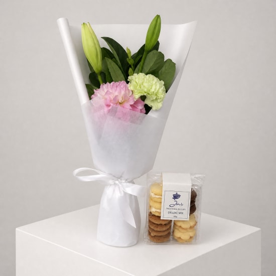 Daily Bouquet - Blush bloom, white glow, biscuit bonus - Standard