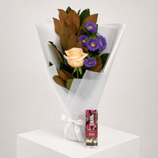 Daily Bouquet - Magnolia mood and rocky road - Standard